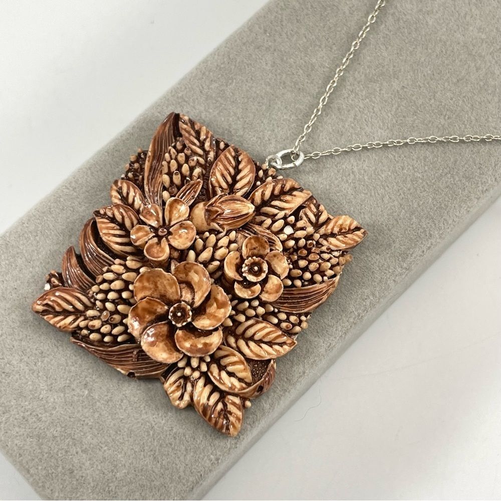 Stunning Unsigned Flower Carved Wood Pendant 925 Sterling Silver Chain Necklace
